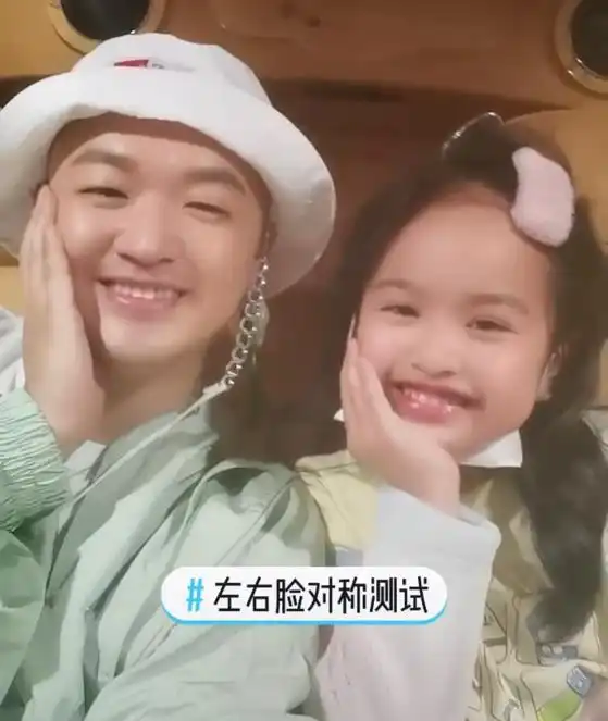 包贝尔晒饺子旧照太有趣,哄骗女儿吃袜子,自己在旁边大笑不止
