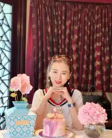 51岁依旧是青春美少女,刘晓庆都抵不过她的抗老秘诀
