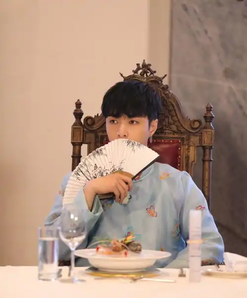 明星的表情包杨幂苦笑,张艺兴敷面膜,被朱一龙和千玺萌哭了