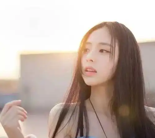 搞笑图片幽默段子笑话妹子一看你就是不想去上学的,哥带你去玩
