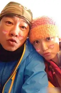 应采儿晒和老公搞怪自拍与陈小春元宵节秀恩爱4
