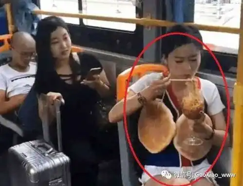搞笑图片姑娘,你带那么多粮食坐公交车,是准备在这里住下了吗
