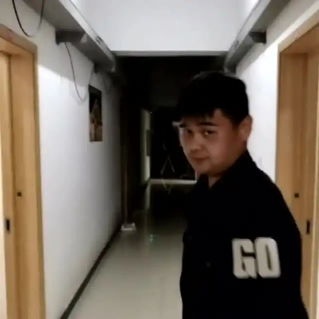 八块腹肌的哥哥,想必你们也看腻了,给你们整点一块腹肌的哥哥
