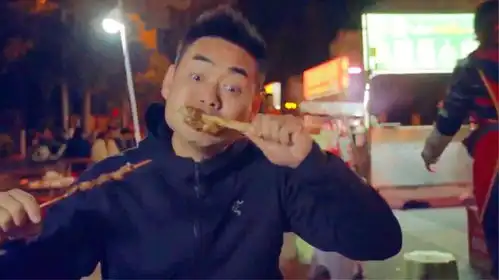 爆笑吃烧烤闰土失眠睡不着,数羊数到去吃烧烤,还数数去蹦迪
