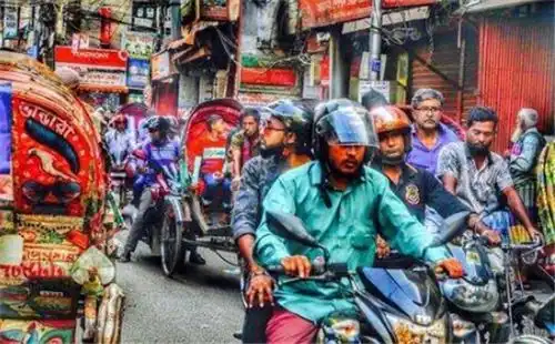 唯一因人口多而无法发达的国家,国内人满为患,百姓穷得喝西北风
