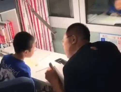 阿联大韩全部缺席集训,你猜他们在干嘛一人带娃,一个敢抵达
