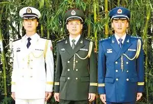谁能帮我找几张陆海空军装的照片
