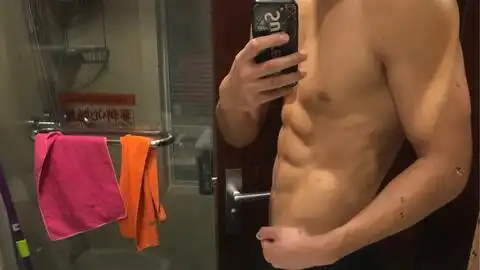 六块腹肌与八块腹肌的区别天生的腱划
