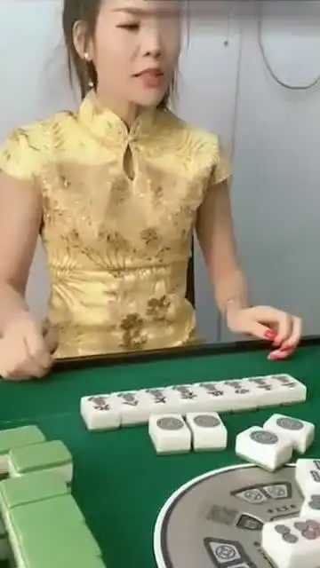 爆笑麻将牌,大姐你们这是打麻将还是斗地主呢
