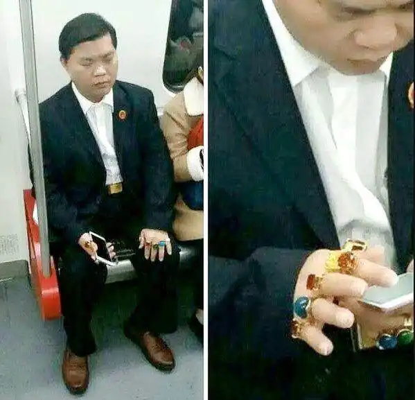 搞笑图片幽默段子笑话我不嫌弃你的字丑,我只是嫌你长得丑而已
