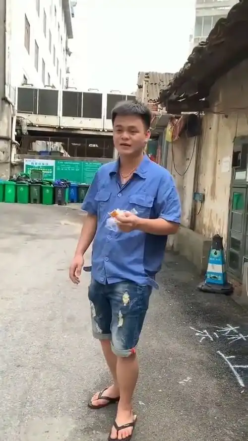 爆笑广西老表,小伙找表哥打麻将,这套路连精明的表嫂都瞒过了
