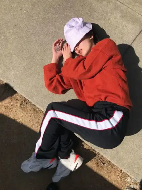 创3教练宋茜的造型可真是头头是道
