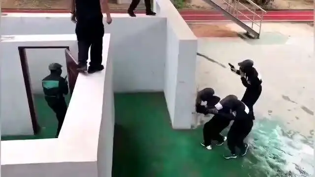 爆笑尴尬就在一瞬间,摄影师这一幕,给我肚子都笑抽筋了
