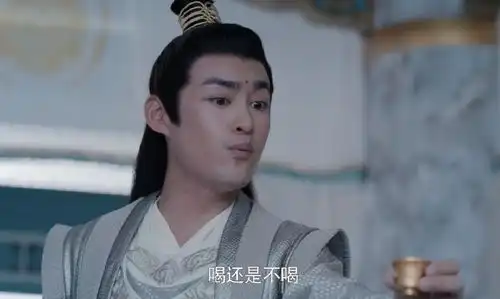 陈情令魏无羡替蓝湛挡酒,读弟机蓝曦臣的表情很耐人寻味