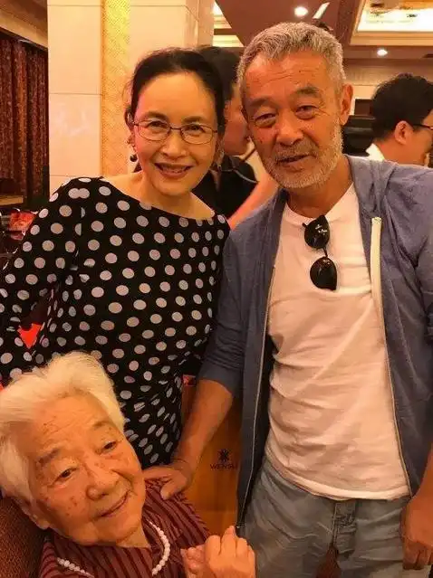 为丈夫守寡46年,于蓝逝世,享年99岁,侄子是李雪健
