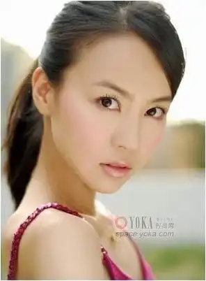 美女心心点灯的时尚图片
