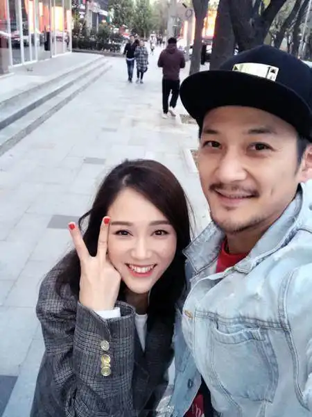 陈乔恩与樊胜美男友罕见偶遇,4张照片爆出38岁陈乔恩少女心爆棚
