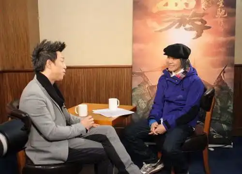 比黄渤还丑,身高一米六的他,从配角逆袭成名导,如今身价过10亿

