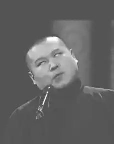 求岳云鹏模仿于谦抽烟壁纸,最好是黑白的,我拿作当屏保
