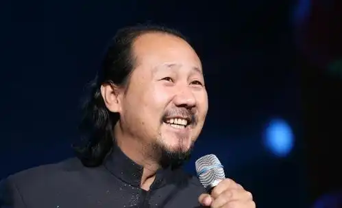 草原雄鹰腾格尔,喝酒上瘾被离婚,谈到去世的女儿他掩面痛哭
