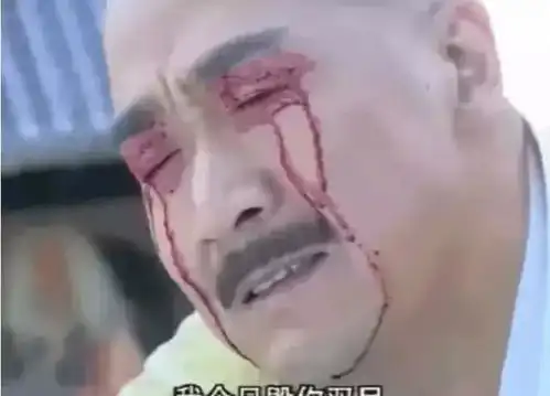 笑到胃痛的穿帮镜头刘亦菲的文胸,张三丰的耐克鞋,海绵宝宝的手铐
