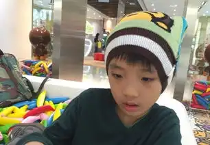 吴镇宇与爱子费曼搞怪合影
