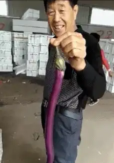 搞笑gif妹子,药不能停啊