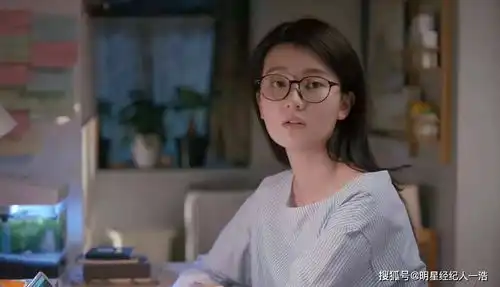 乔欣一袭黄裙出席活动,被调侃像杨枝甘露,幽默回应我很甜吗