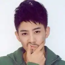 一个网络红人很man有点小胡子大多数都是橙色的图片叫什么

