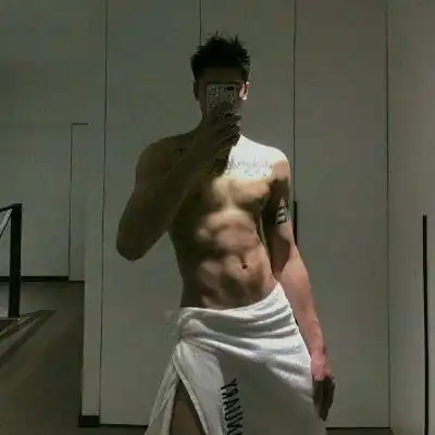 健身头像男露腹肌运动健身微信头像真实生活照
