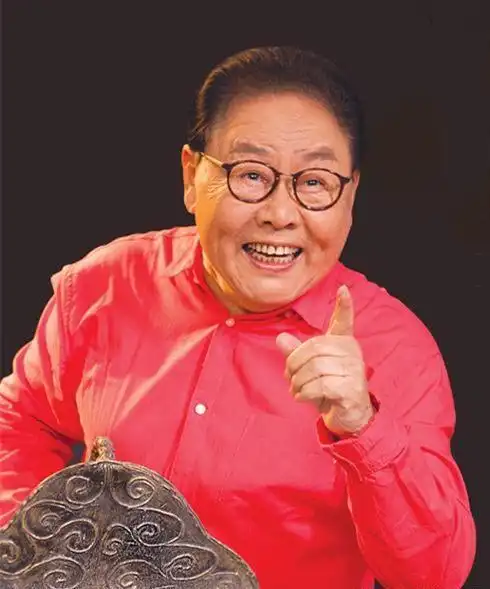 76岁马德华年轻照片曝光终于知道为何找他演猪八戒了
