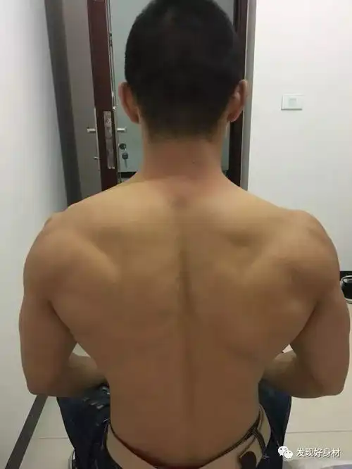 曲靖小伙,健身6年,练就性感八块腹肌
