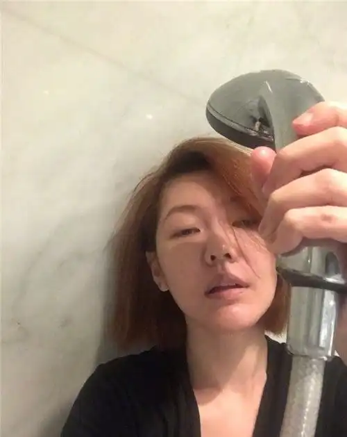 胡萝卜插鼻孔小s的梦想还真不是一般人能追寻的
