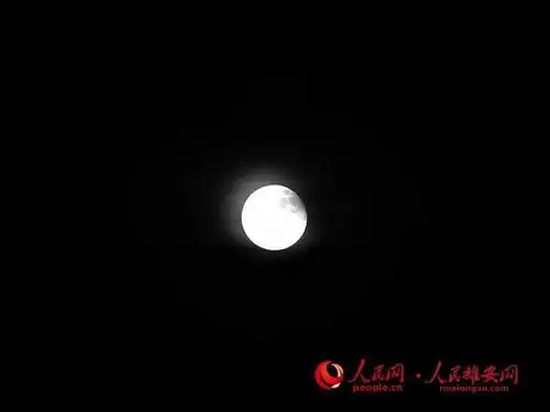 高清组图超级红月月全食现身雄安夜空
