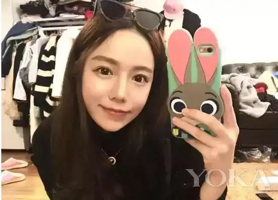她化完妆美过angelababy,素颜竟然丑过凤姐

