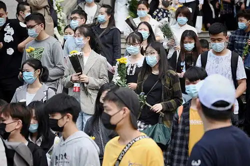 图集万人送别袁隆平吾辈自强,先生千古一路走好
