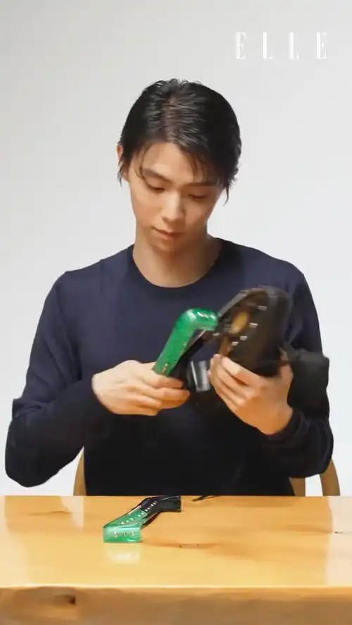 羽生结弦首次录制开包视频,包里居然有螺丝刀当然还有ta
