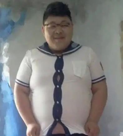 妹子,你可注意下形象吧,睡觉的姿势也太任性了吧
