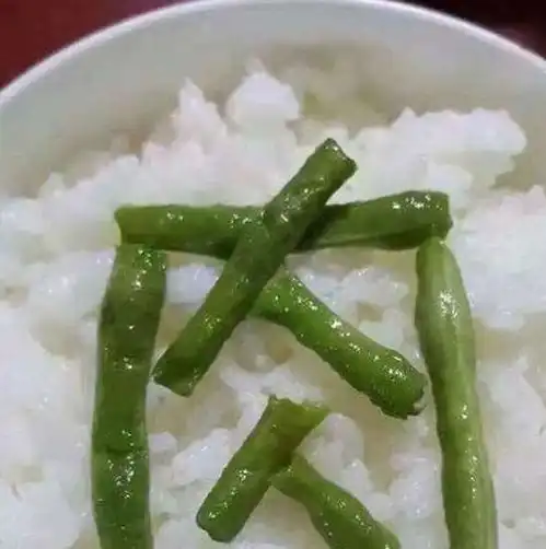 搞笑gif图片笑话段子高度近视的我,除了洗澡睡觉才会摘眼镜
