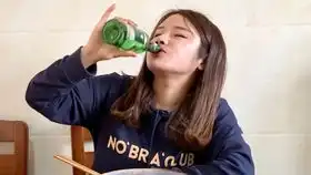 单身妹子喝酒聊聊,男人打老婆该不该原谅今天喝烈刀子
