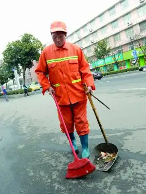 万名环卫工留守,不回家过年已成习惯
