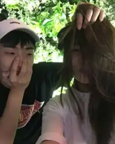 伊能静和哈利自拍母子俩表情搞怪感情好