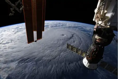nasa宇航员分享飓风雷恩太空照吞噬太平洋大片区域
