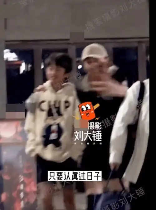 组图邓超孙俪带儿女游迪士尼等等自拍搞怪可爱
