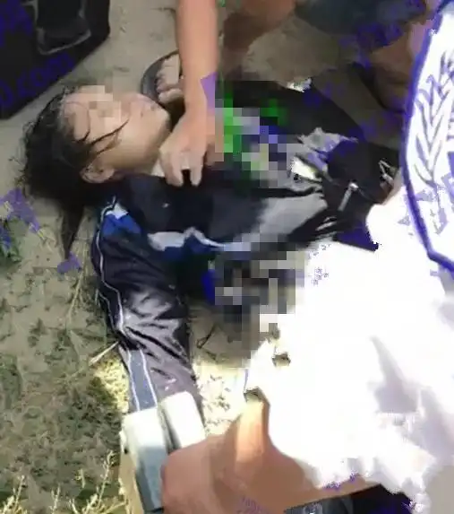 惨盐城一年轻女子漂尸河中,生前曾上吊自杀
