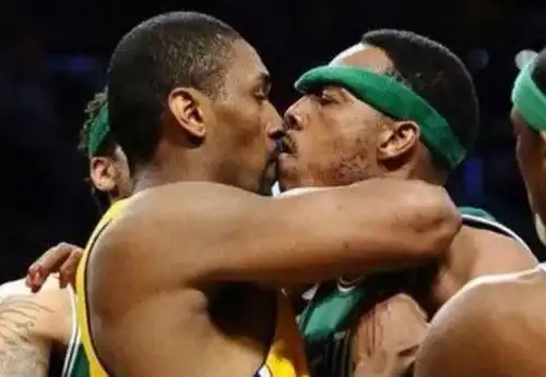 nba史上搞笑的图片邓肯看一次笑一次,詹姆斯自黑
