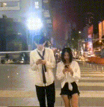 幽默搞笑搞笑gif趣图大晚上的,老婆说有急事出去一下,却不带我
