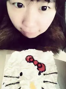 今天是我的生日,拍了两张照片,想让p图大神们棒我把照片弄得好玩些可爱些,谢谢啦
