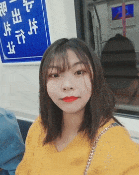 一女子脱了球衣打篮球遭吐槽,男生我们没法安心比赛了哈哈
