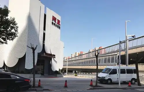 郑州18棵法桐被下毒致死,5名嫌疑人已抓获,只因挡了饭店门头
